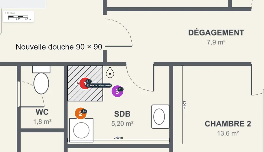 Plan d'un T3 repris dans Izi-Devis : salle de bain cotée (2,60 m × 2,00 m), nouvelle douche 90 × 90 hachurée et trois points de repère numérotés reliés aux photos
